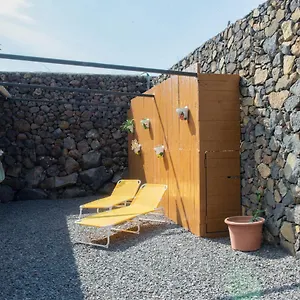 https://beautiful-coastal-house-on-a-tranquil-organic-farm.in-canary-islands.com