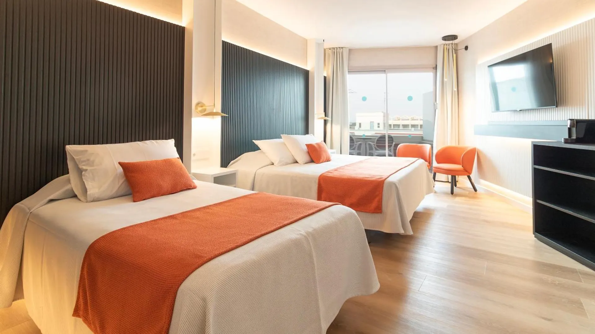 Отель Golden Port Salou & Spa