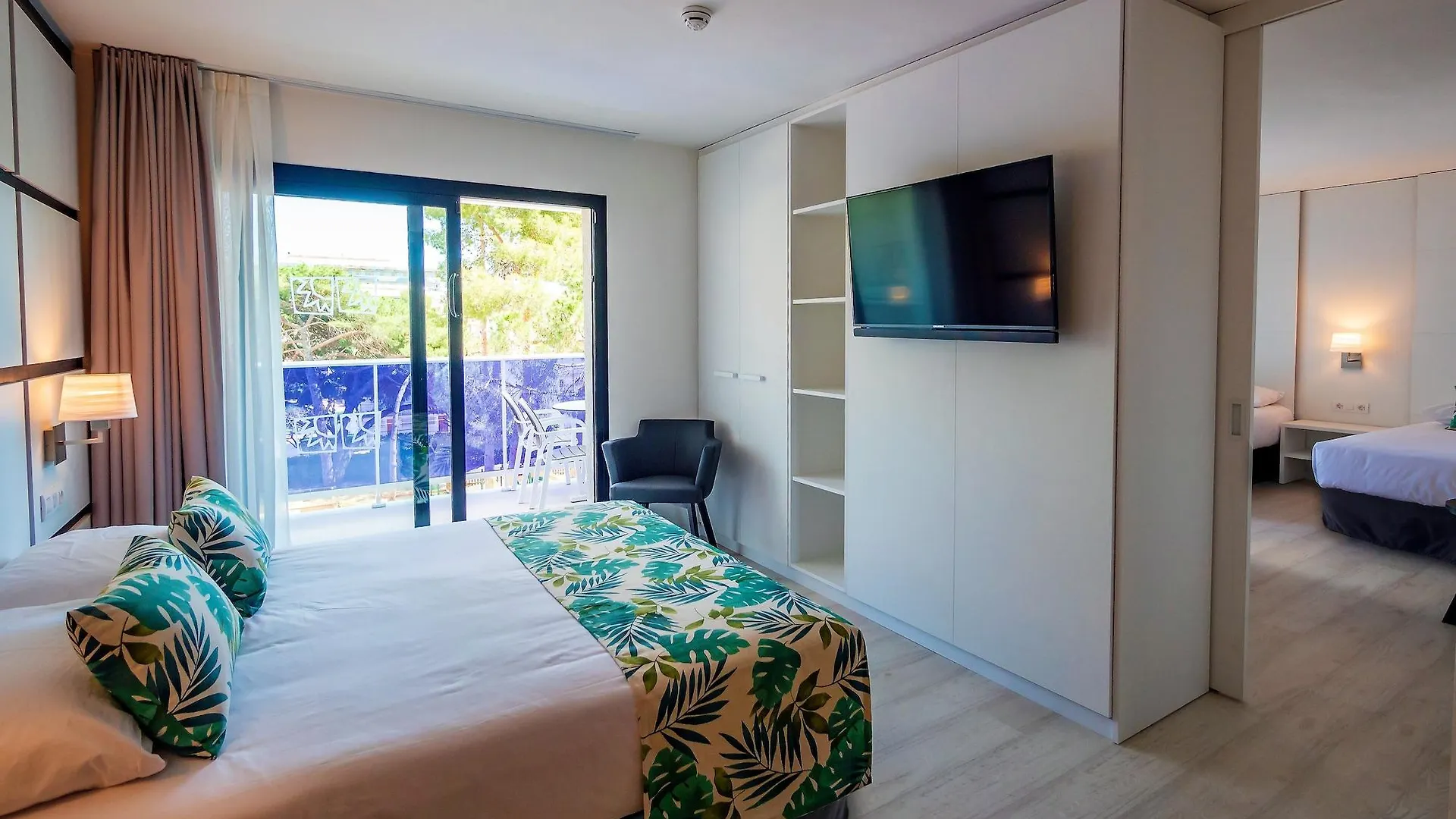 Golden Port Salou & Spa Отель